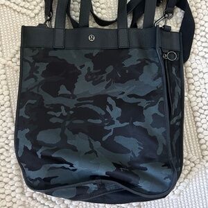 Lululemon camo bag